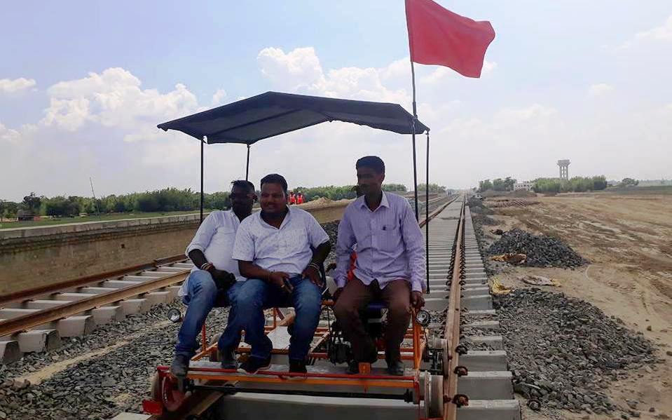 बिराटनगर–बथनाहा रेल यसरी चल्नेछ, रेल्वे परियोजना अधिकारीद्धारा कामको निरिक्षण