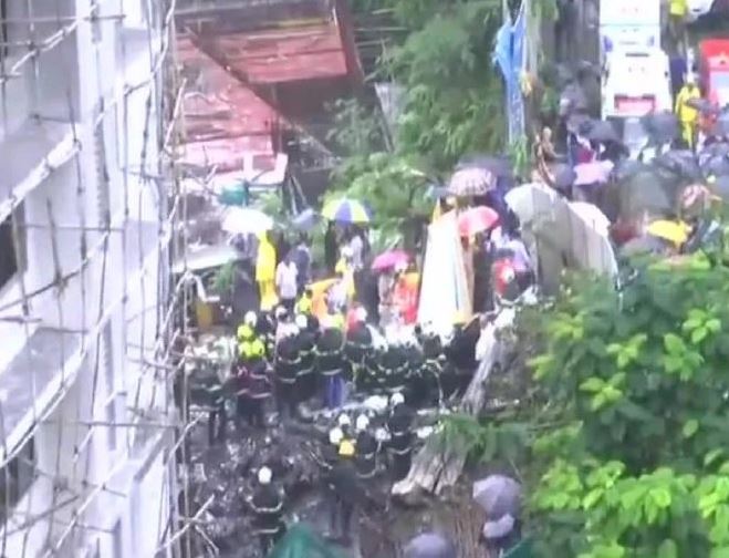 मुम्बईको अग्लो भवनमा विमान दुर्घटना हुँदा पाँचको मृत्यु