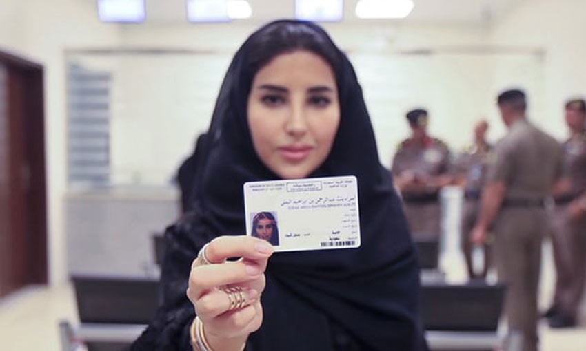 साउदी अरबका महिलाले पाए पहिलो पटक ड्राइभिङ लाइसेन्स