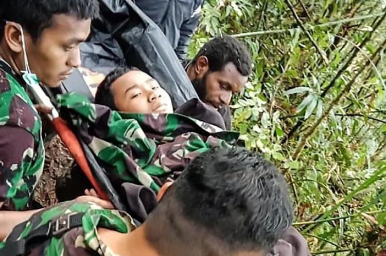 ईण्डोनेशियामा विमान दुर्घटना – अद्‍भूत रूपमा बाँचे १२ वर्षीय बालक