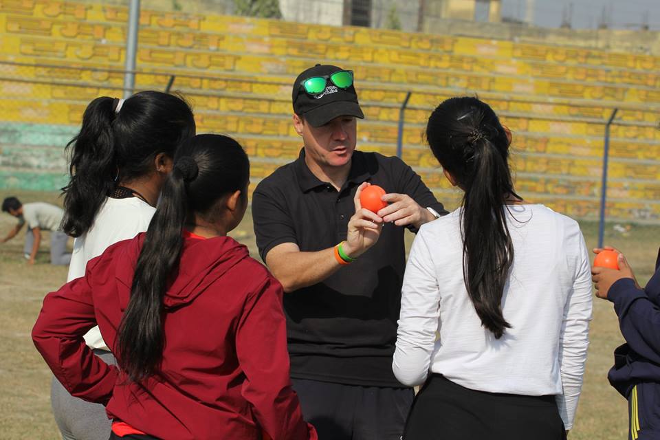 बिराटनगरमा यसरी सिक्दैछन् क्रिकेट बालबालिका बेलायती प्रशिक्षकबाट !! (फोटो फिचर)