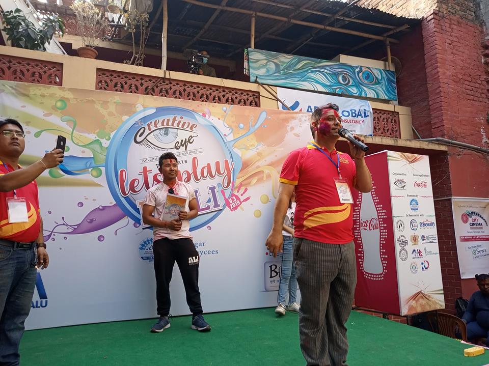 बिराटनगरमा क्रिएटिभ आइले पनि मनायो युवाहरुसंग होली उत्सब