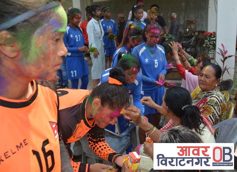 नेपाली महिला फुटवल टोली विराटेश्वर बृद्धाश्रम पुगेर भने ‘हामीलाई जित्ने आशिर्वाद दिनुस्’