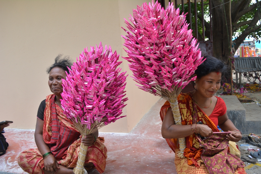 झापा, मोरङ र सुनसरीमा सिरुवा र जुडसित्तलको रौनक, फुल घोडा बेच्नेको भिड (फाेटाे फिचर)