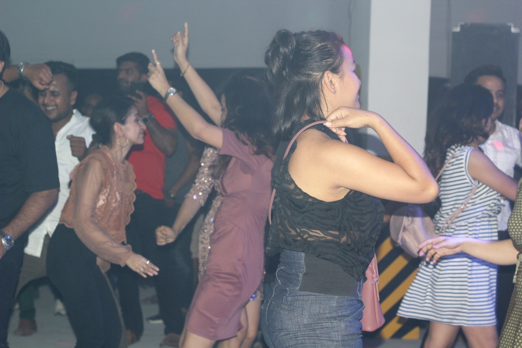 नयाँ वर्ष: विराटनगरमा यस्तो देखियो प्रियङ्का कार्कीको नृत्यदेखि जोडीका तमासा (फोटो फिचर)