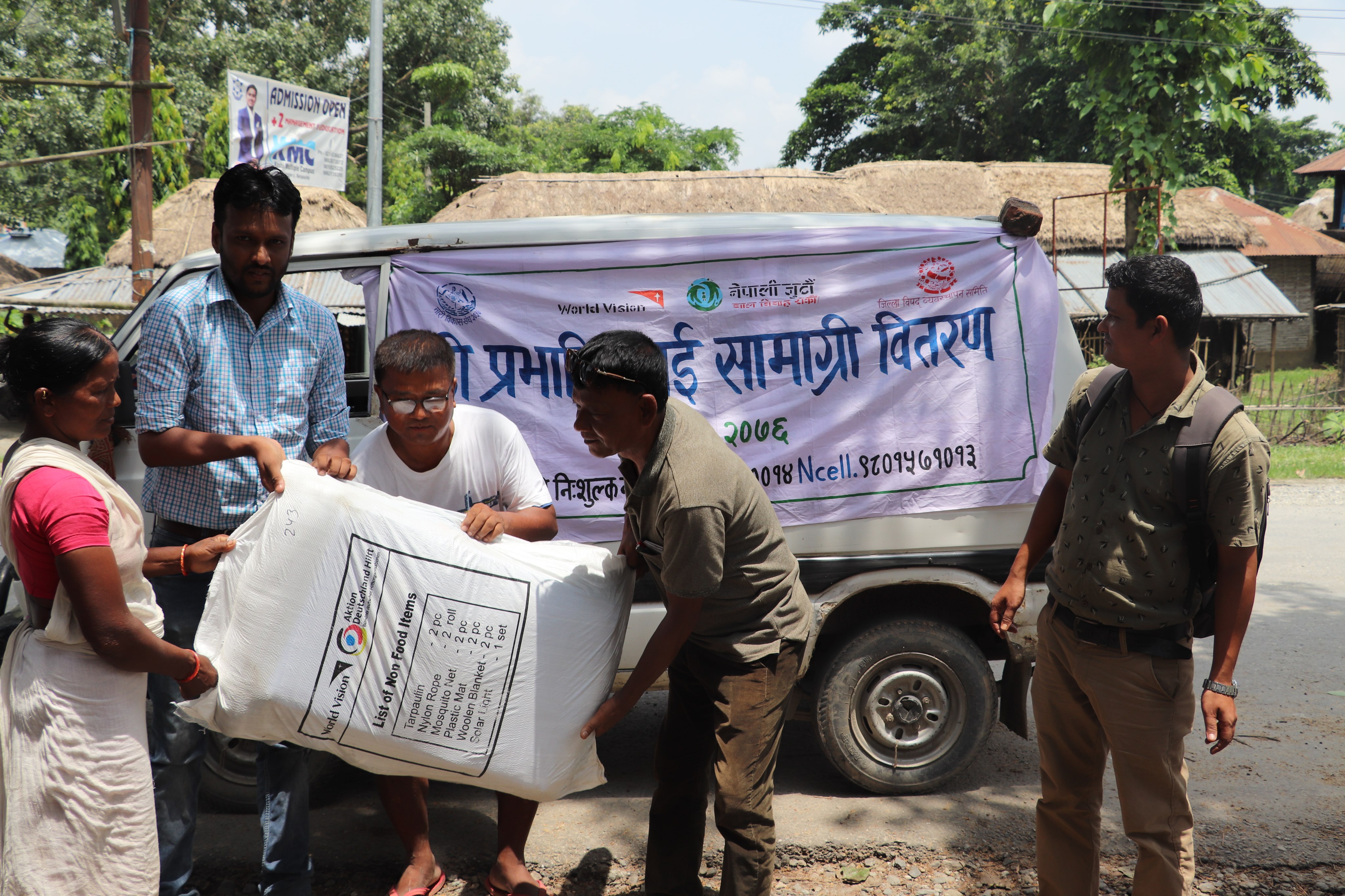 वल्र्ड भिजनले बाँड्यो, मोरङमा ४ स्थानीय तहका १५६ परिवार बाढी पीडितलाई सहायता सामाग्री