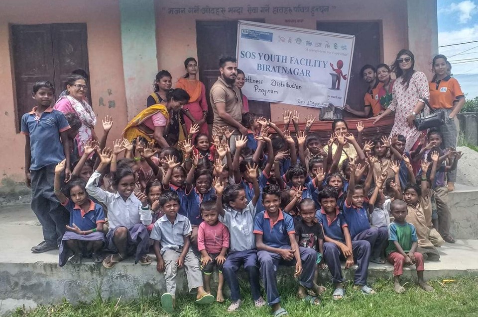 एसओएस बिराटनगरद्वारा जनता माध्यामिक बिद्यालयलाई सहयोग