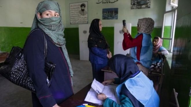 अफगानिस्तानमा राष्ट्रपति लागि भएको निर्वाचन :मतदान केन्द्रमा बम र मोर्टार आक्रमण