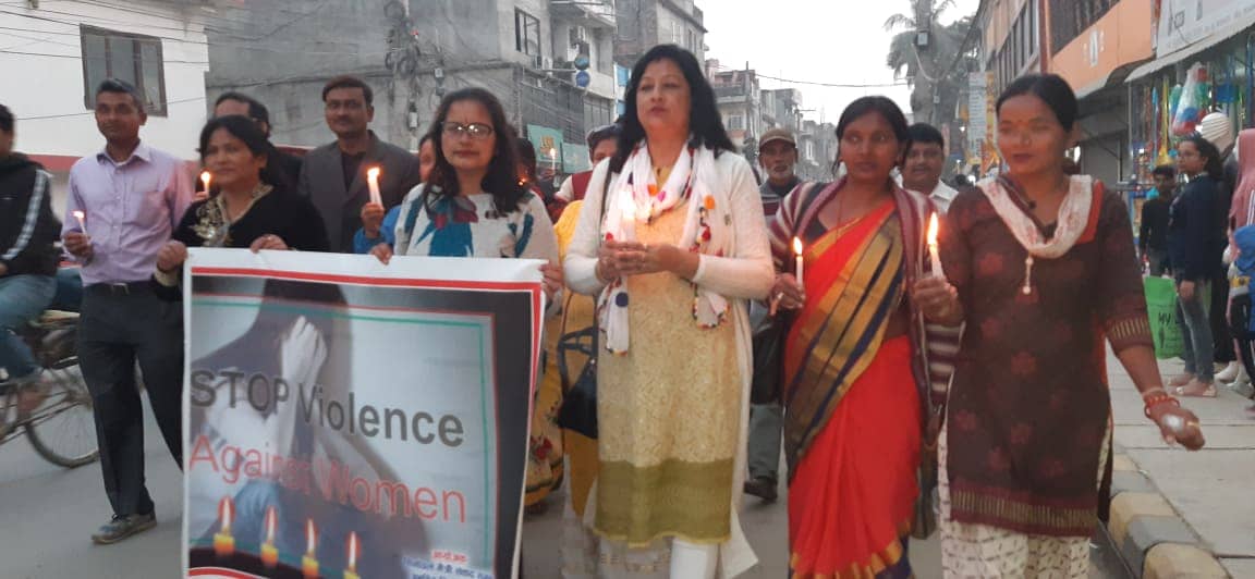 भारतको हैदरावादमा महिलाको जलाएर हत्या भएको विरोधमा विराटनगरमा मैनवत्ती जुलुस