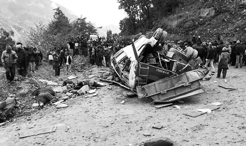 सिन्धुपाल्चोक बस दुर्घटनाः मृतकको संख्या १४ पुग्यो