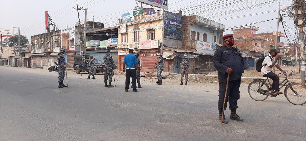 लकडाउनको आज चौथो दिन :विराटनगरमा सडकमा नेपाल प्रहरी र सशस्त्र प्रहरी कडाइका साथ तैनाथ