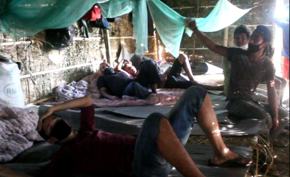 मोरङको दर्बेशामा लकडाउनले श्रमिक मर्कामा : एउटै कोठामा २९ जना बस्न बाध्य