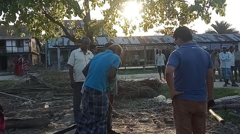 मोरङको रतुवामाईका मेयर राइ विवादमा,गुण्डागर्दी शैलिमा घर भत्काएको स्थानीयको गुनासो