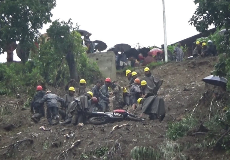 कास्कीमा पहिरोमा परी ७ को मृत्यु , ८ घाइते घटना स्थलमा व्यापक उद्धार टोली परिचालन
