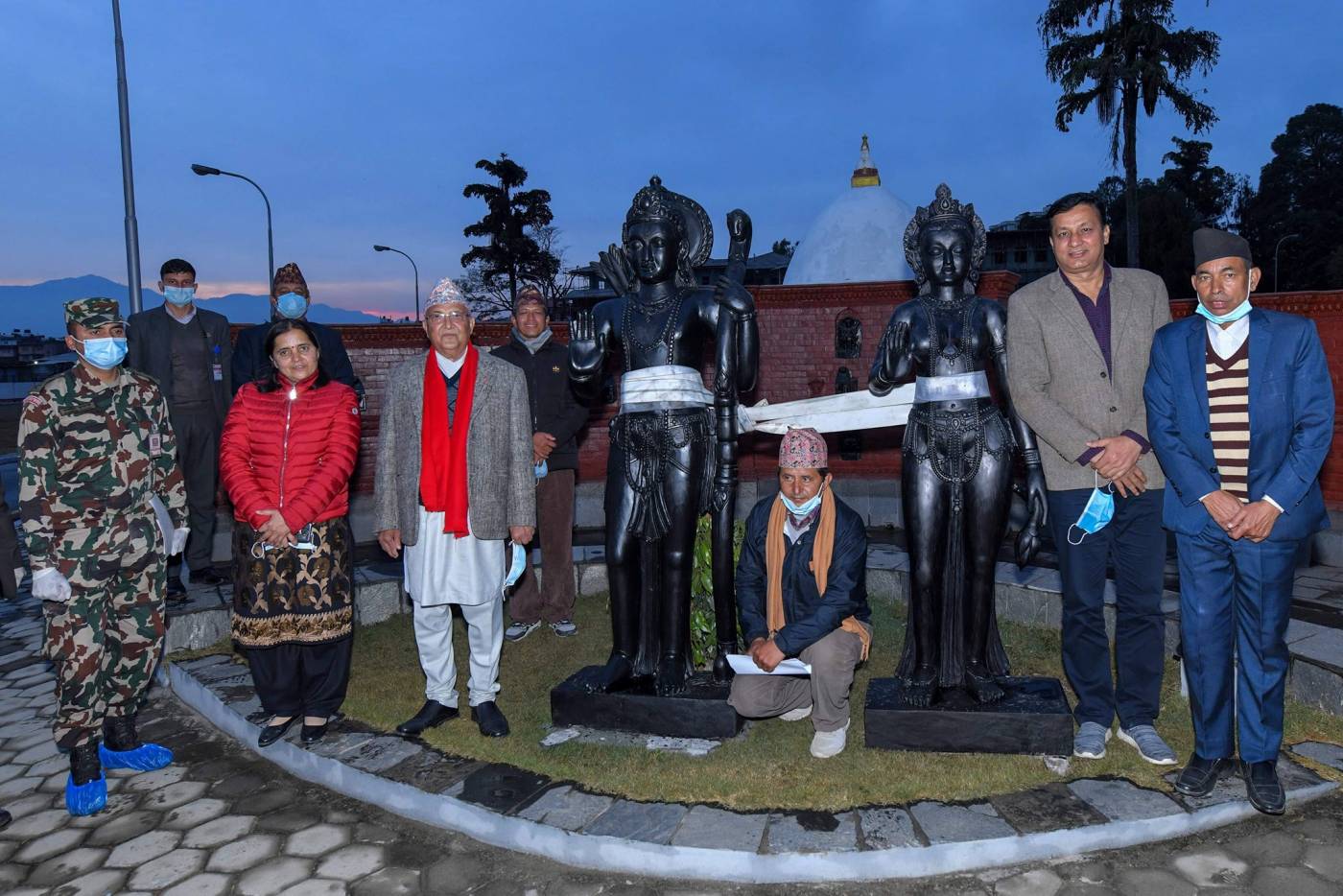 प्रधानमन्त्री ओलीको व्यक्तिगत सहयोगमा अयोध्याधाम बनाउनका लागि भगवान राम र सीताको मूर्ति तयार