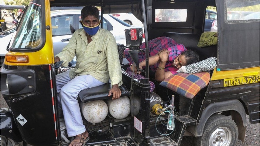 भारतमा अक्सिजन अभाव , ज्यान गुमाउनेको  संख्या दिनदिनै बढ्दो