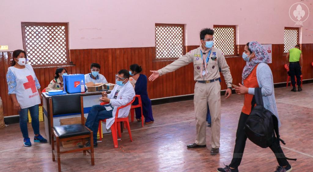 महामारी रोकथाममा स्वयंसेवा गर्दै नेपाल स्काउट