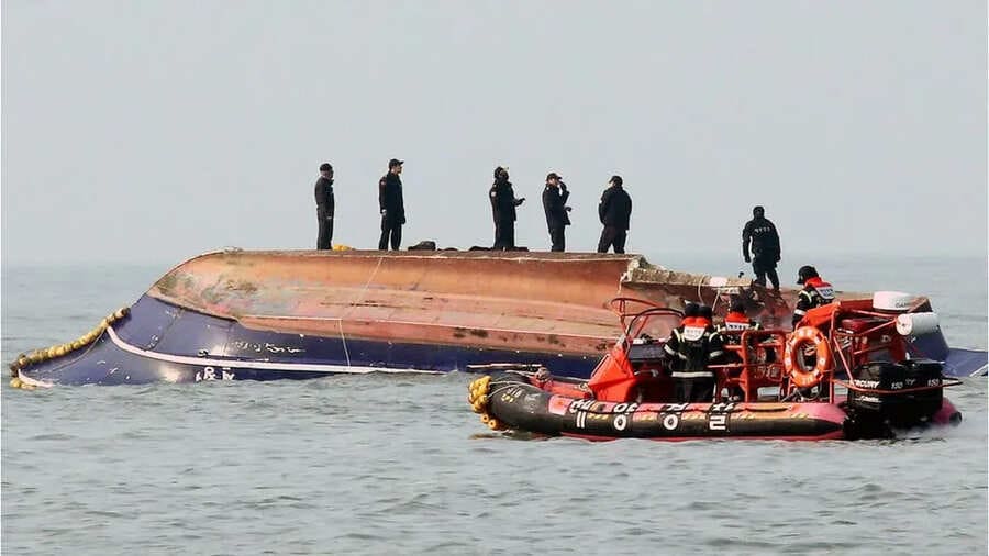 चीनमा पानी जहाज दुर्घटना हुँदा बाह्रको मृत्यु,  कैयौँ बेपत्ता