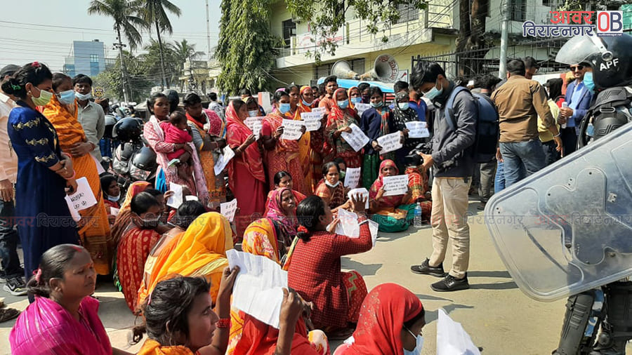 जिल्ला प्रशासन कार्यालय मोरङमा नागरिकता पीडितको प्रदर्शन