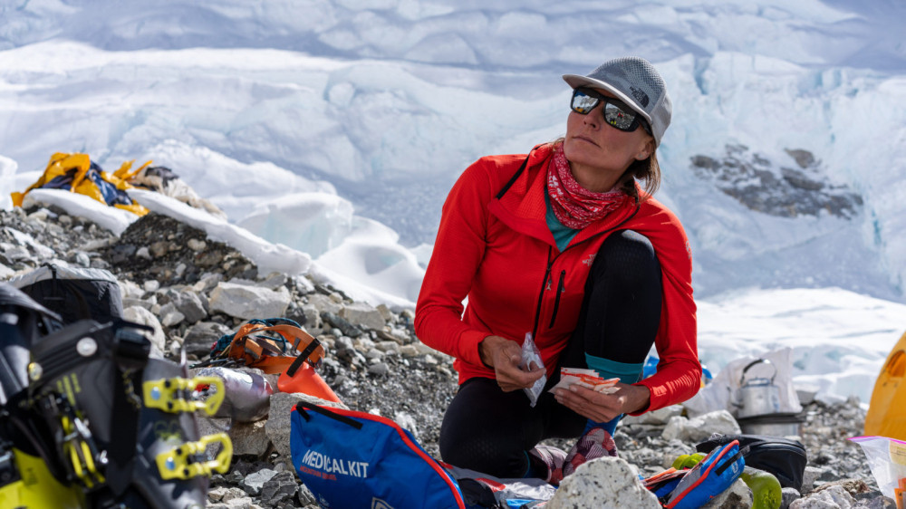 विश्वविख्यात अमेरिकी स्की पर्वतारोही हिलारी नेल्सनको शव भेटियो