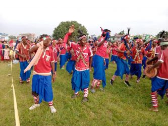दसैँमा नृत्य देखाउन भारतीय सन्थाल समुदाय झापामा