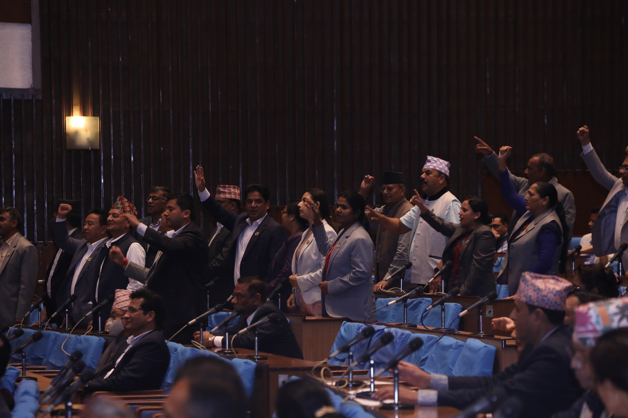 <span class='c1'>संसद्को सात</span> <span class='c2'>महिना तदर्थमै</span>