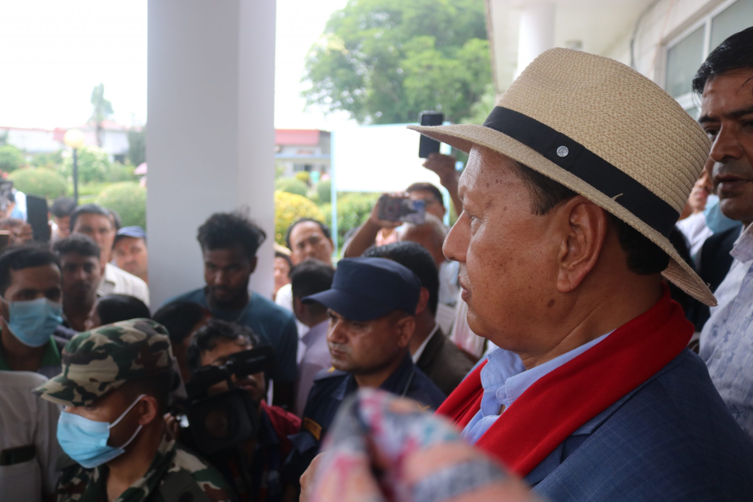 <span class='c1'>स्वास्थ्य मन्त्रीसमक्ष क्यान्सरका बिरामीका आफन्तको गुनासो</span> <span class='c2'>: समयमै उपचार र औषधि पाइएन</span>