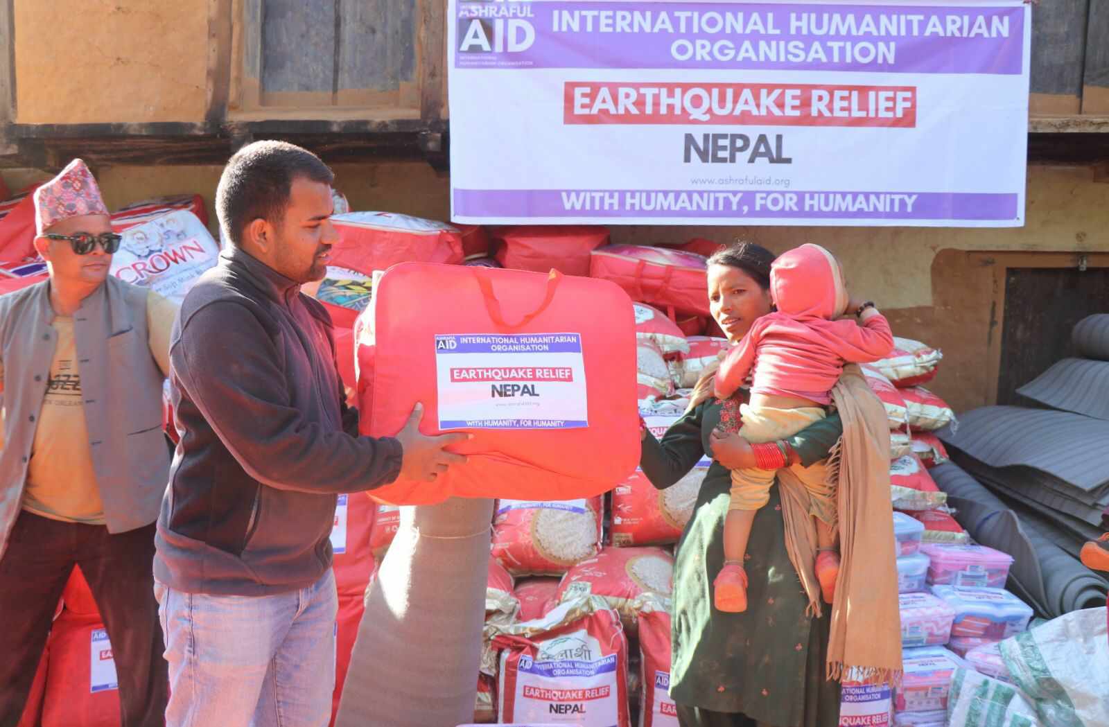 स्वास्थ्य सेवा तथा उद्धार संघ नेपालद्वारा भूकम्प प्रभावित परिवारलाई राहत सामाग्री