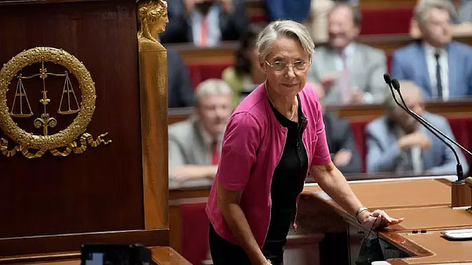 फ्रान्सकी प्रधानमन्त्रीले एलिजावेथले दिइन् राजीनामा
