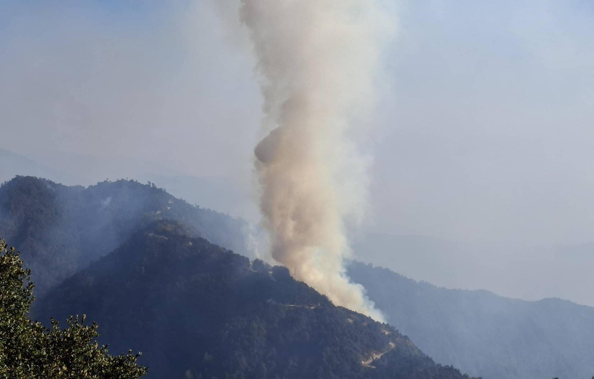 <span class='c1'>काभ्रेको महाभारत जङ्गलमा लागेको</span> <span class='c2'>आगलागी अझै नियन्त्रणमा आएन</span>