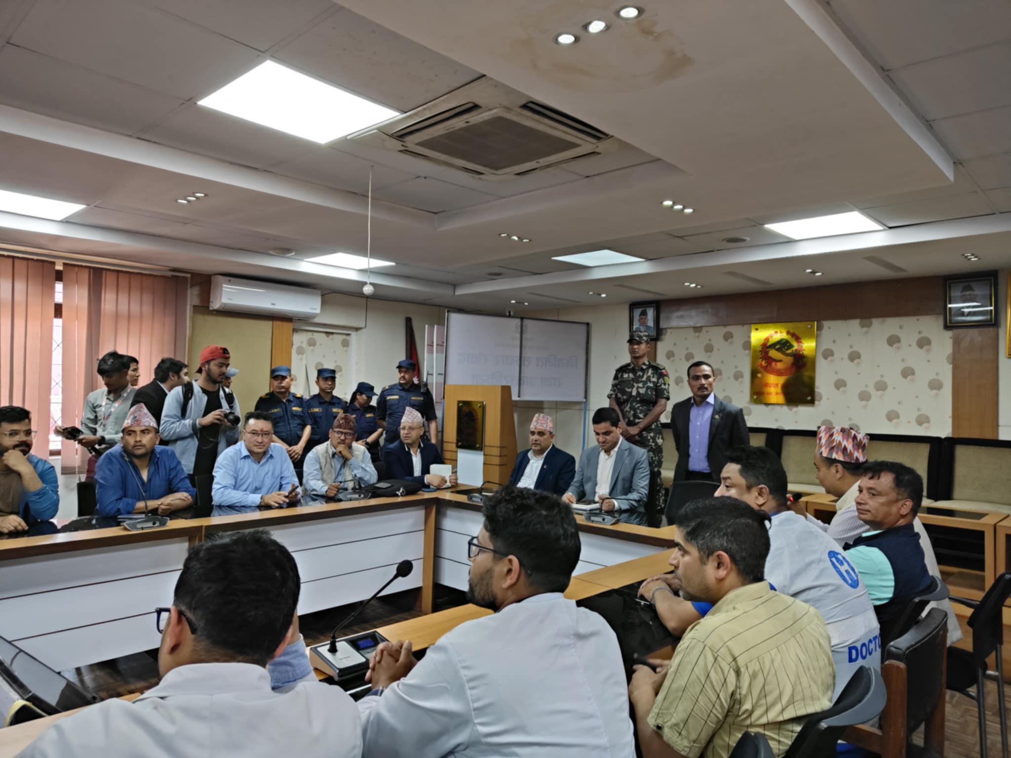 <span class='c1'>निर्वाह भत्ता कार्यान्वयन नगरे निजी</span> <span class='c2'>मेडिकल कलेजका सुविधा रोकिने</span>