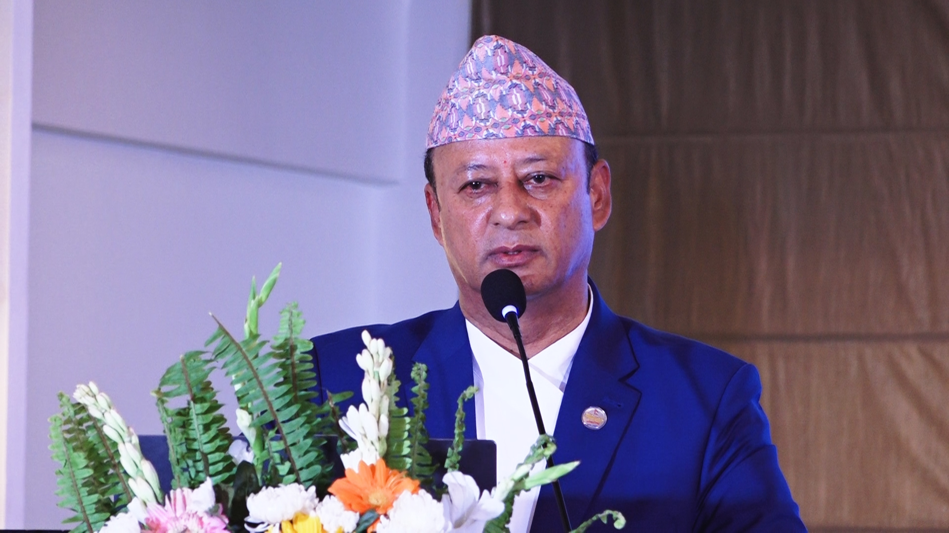 <span class='c1'>समय सापेक्षित कानुनहरु निर्माण गरिरहेका</span> <span class='c2'>छौं : मन्त्री खड्का</span>