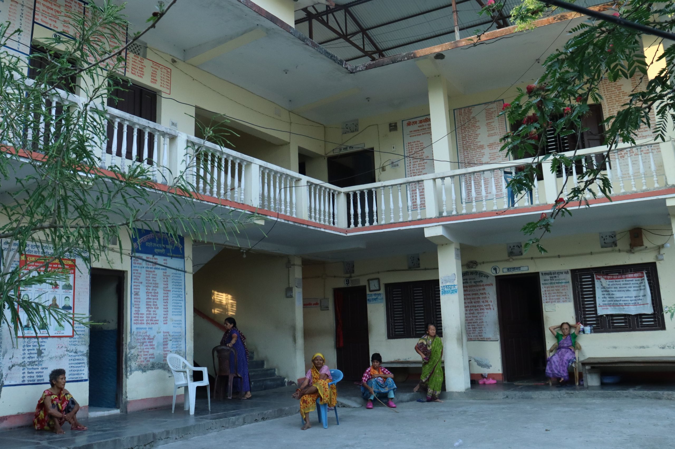 <span class='c1'>वृद्धाश्रममा परिवारको खुसी</span> <span class='c2'>खोजिरहेका अनुहारहरू</span>