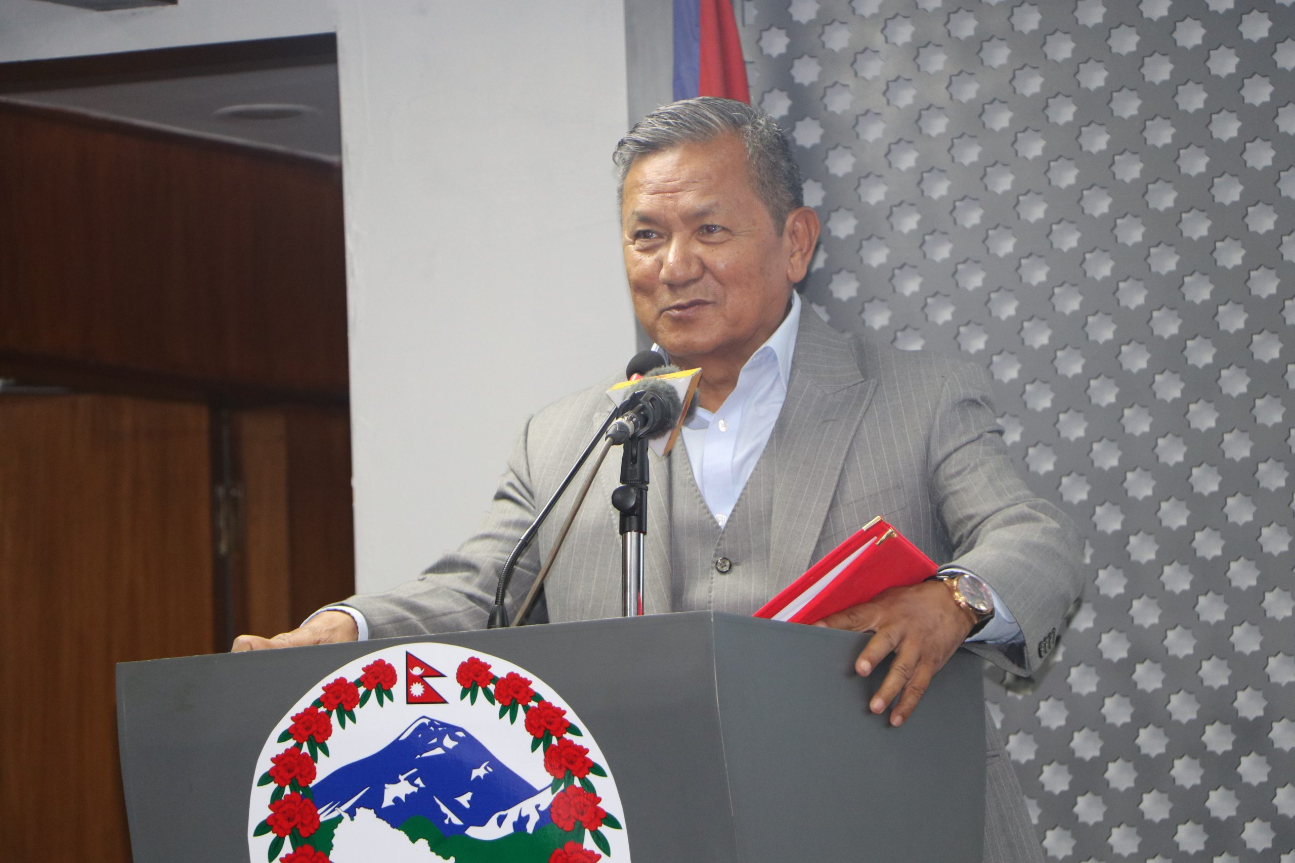 <span class='c1'>‘फास्ट ट्र्याक’ बाट विद्यालय शिक्षा</span> <span class='c2'>विधेयक ल्याउँछौँ : मन्त्री गुरुङ</span>