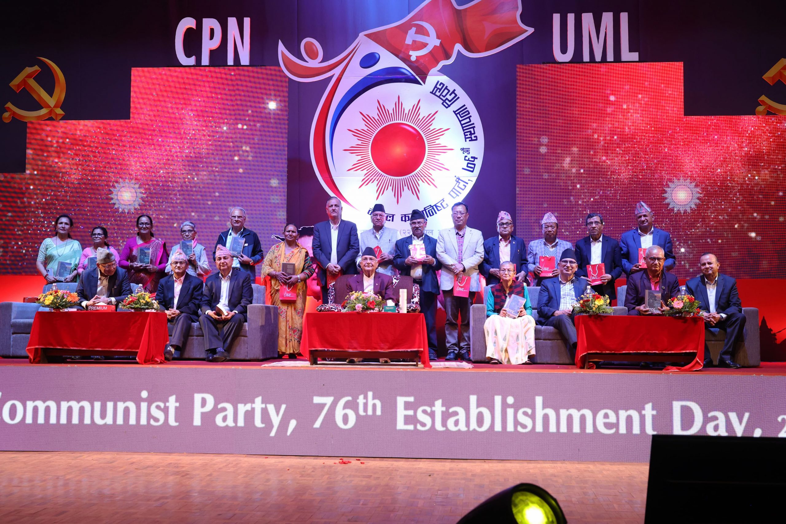 <span class='c1'>मेरो उमेर र स्वास्थ्यको चिन्ता</span> <span class='c2'>कसैले गर्नुपर्दैन : प्रधानमन्त्री ओली</span>