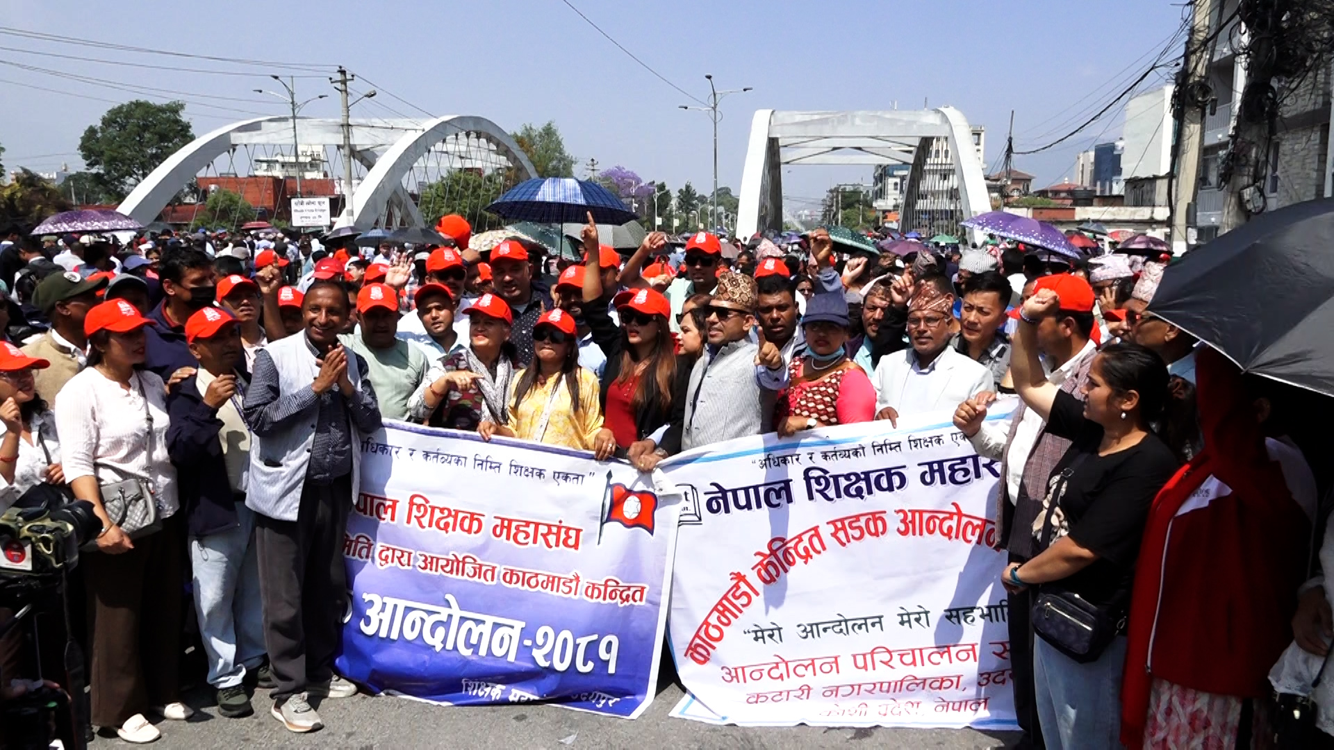 <span class='c1'>शिक्षक आन्दोलन थप चर्कियो, सिंहदरबार र</span> <span class='c2'>वालुवाटारको कुर्सीमा काँडा उम्रिएको दाबी</span>