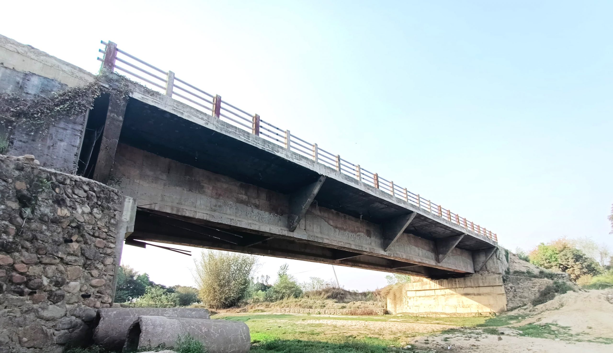 <span class='c1'>चालु आवमा सप्तरीमा १३</span> <span class='c2'>वटा पुल निर्माण</span>