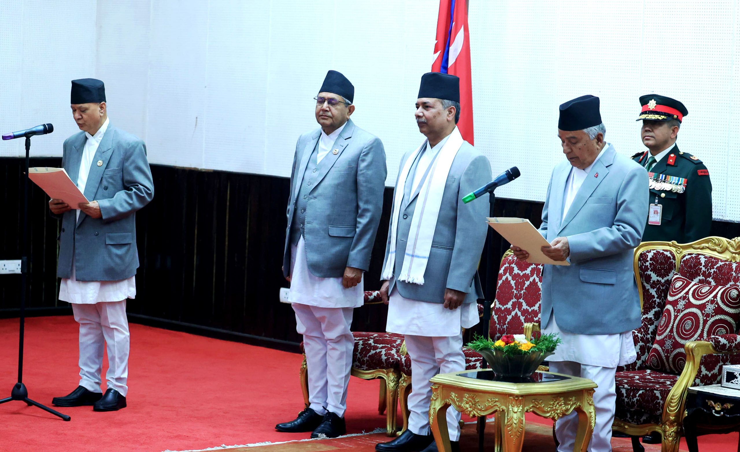 <span class='c1'>राष्ट्रपतिद्वारा शिक्षा</span> <span class='c2'>मन्त्रीलाई शपथ</span>