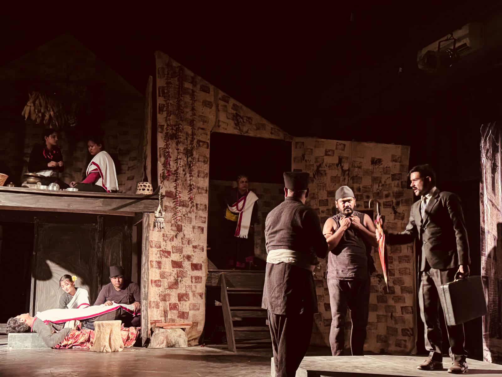 <span class='c1'>आरोहण गुरुकुलमा ‘एक चिहान’</span> <span class='c2'>नाटक मञ्चन सुरु</span>