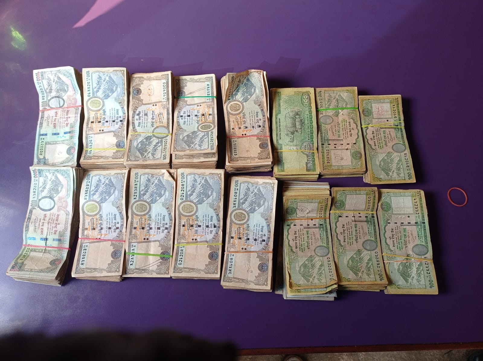 <span class='c1'>विराटनगरको सीमा क्षेत्र मटेरुवाबाट स्रोत</span> <span class='c2'>नखुलेको साढे छलाखसहित एकजना पक्राउ</span>