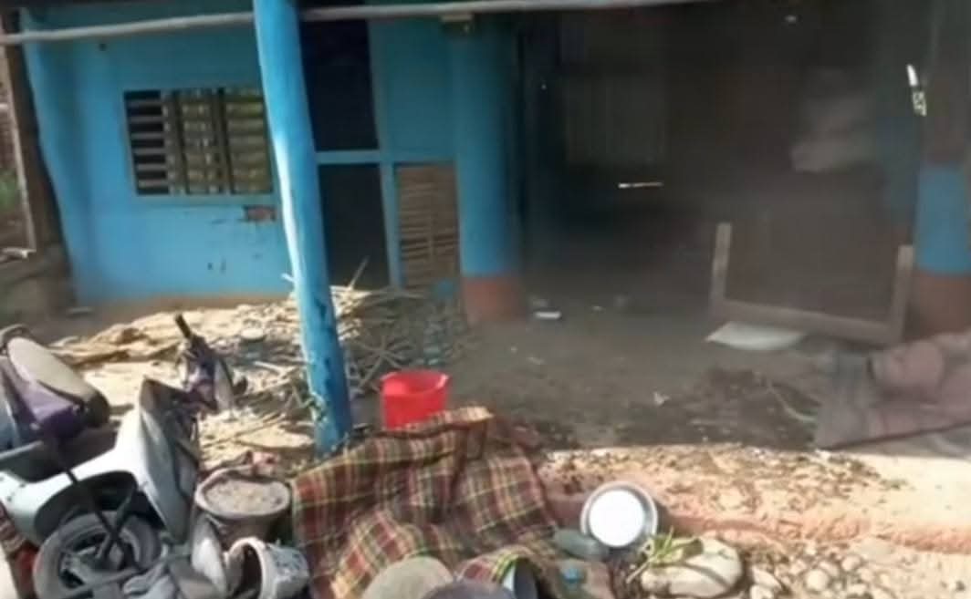 <span class='c1'>हत्या भएको दुई महिना दुईदिनपछि</span> <span class='c2'>अंशुको अन्त्येष्टि, पीडकको घरमा तोडफोड</span>