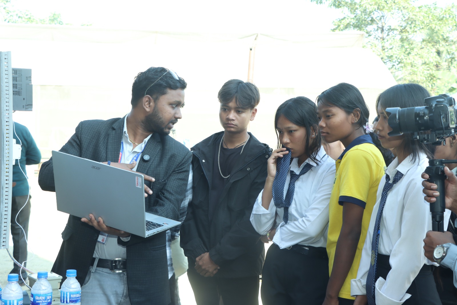 <span class='c1'>विद्यार्थीलाई स्वरोजगार बनाउन उद्योग संगठनद्वारा</span> <span class='c2'>‘बिजनेश एट स्कुल’ कार्यक्रम सुरुवात</span>