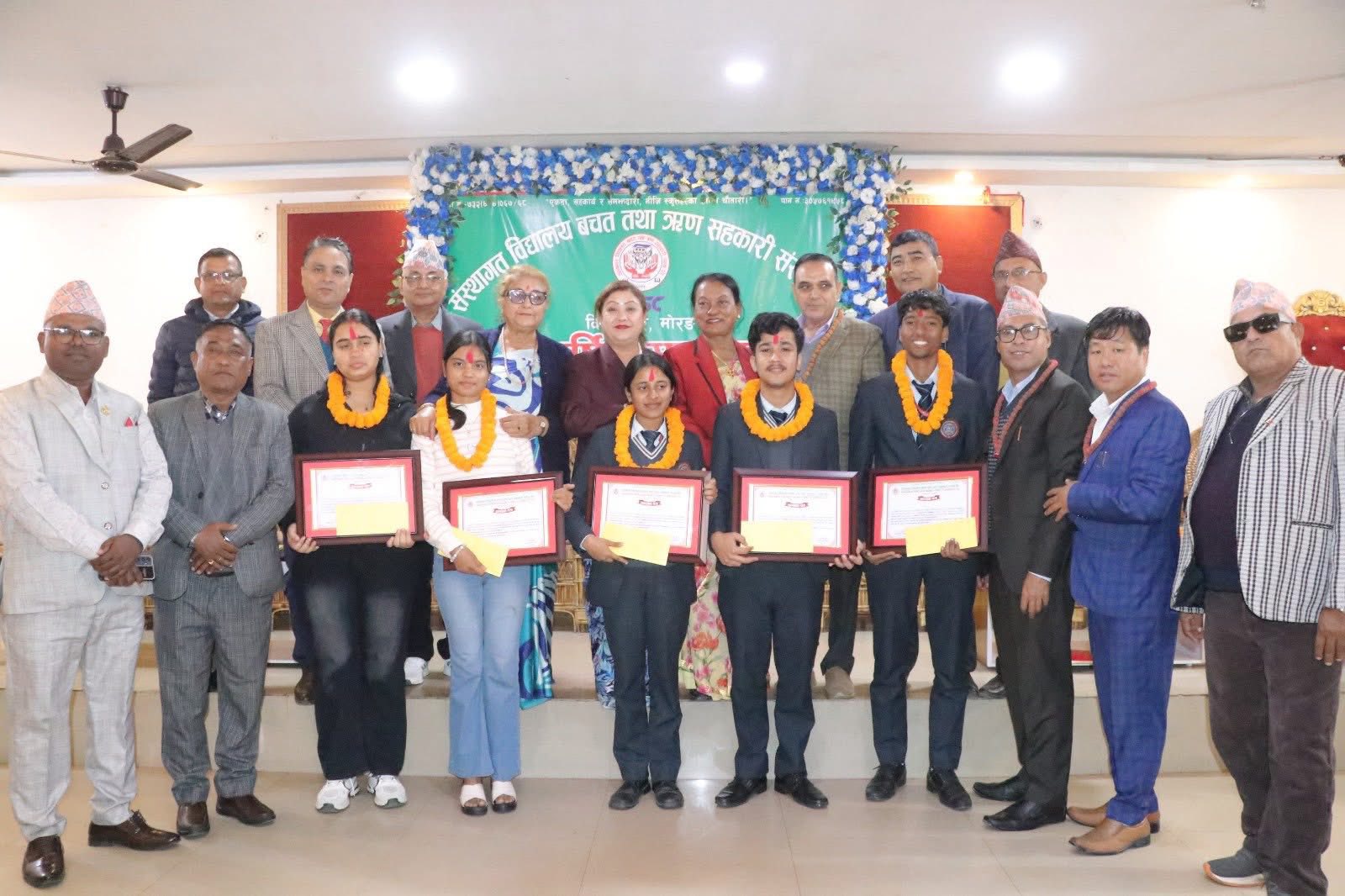 <span class='c1'>एसईईमा ४ जीपीए ल्याउने ६ जना</span> <span class='c2'>विद्यार्थीलाई विराटनगरमा नगद सहित सम्मान</span>