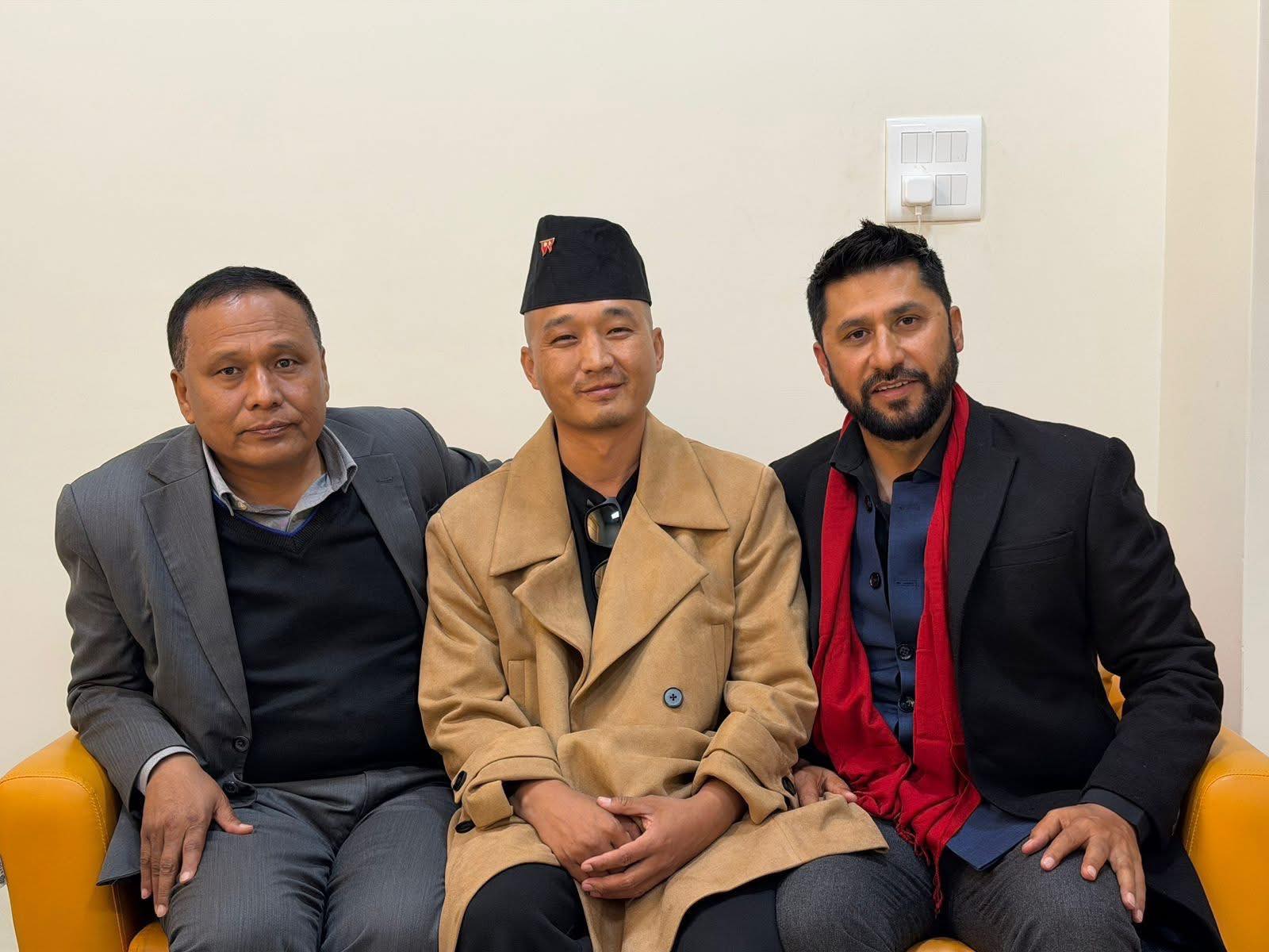 <span class='c1'>कुलमान घिसिङलाई उपसभापति बनाउने सर्तमा</span> <span class='c2'>रास्वपा रवि लामिछानेसँग सहमति</span>