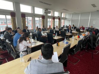 <span class='c1'>आज दुई वटा</span> <span class='c2'>समितिको बैठक बस्दै</span>