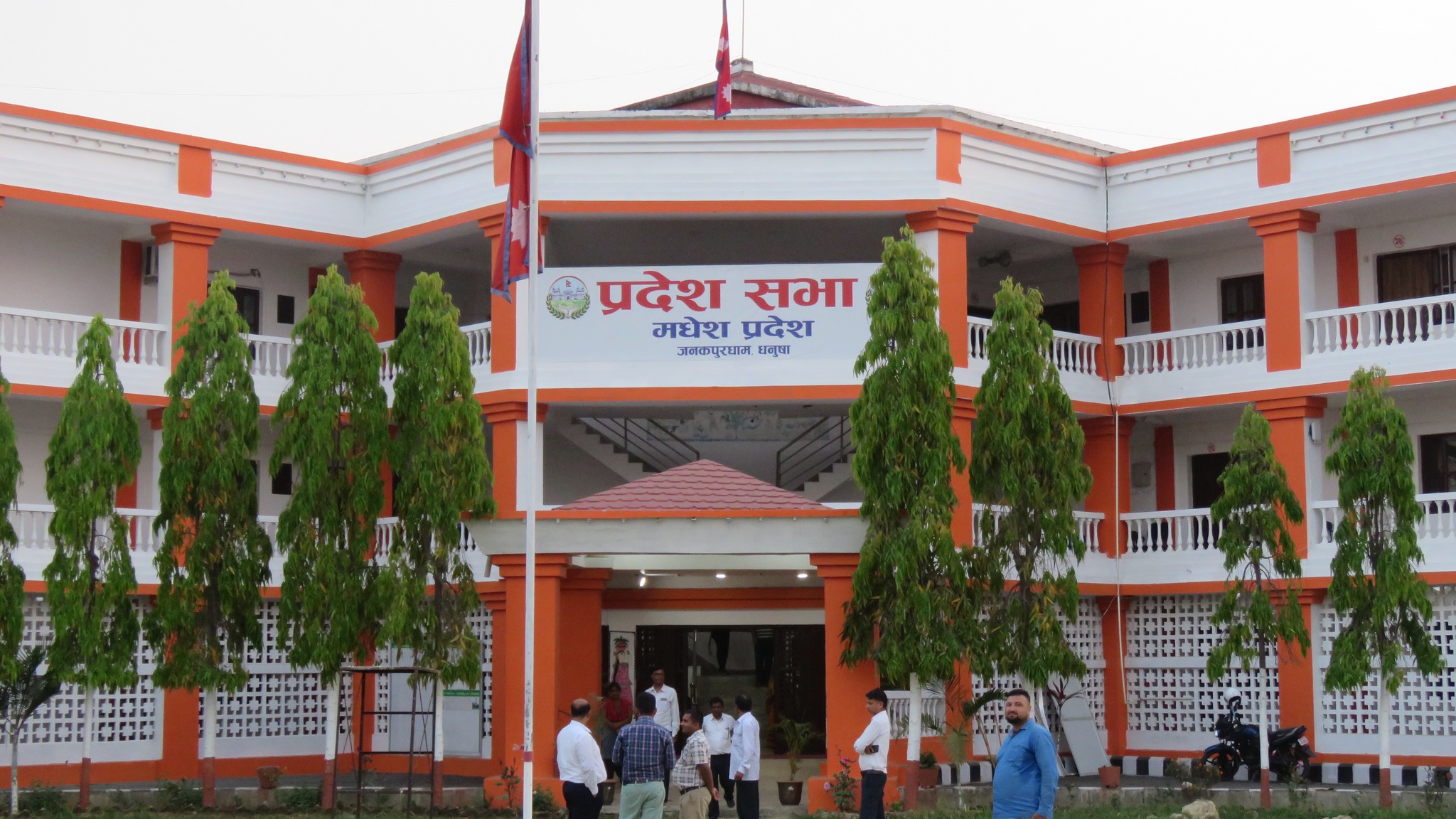 <span class='c1'>मधेसमा मन्त्रीको लोभ गरेपछि गुम्यो</span> <span class='c2'>कञ्चन बिच्छाको सांसद पद</span>