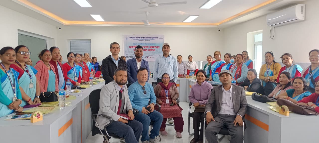 <span class='c1'>महिला स्वयंसेविकालाई आधारभूत</span> <span class='c2'>आँखा हेरचाह तालिम</span>