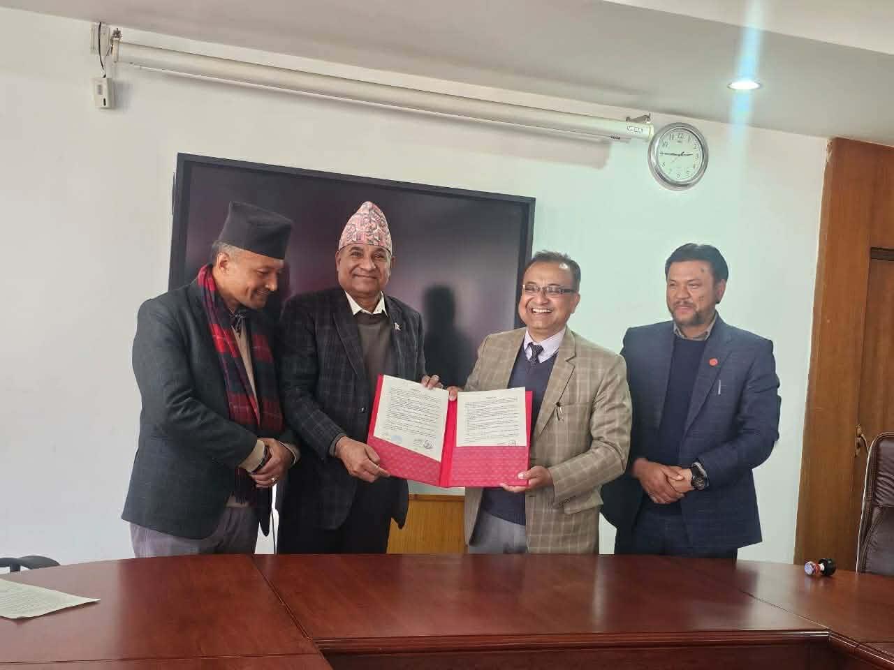 <span class='c1'>एभरेस्ट कलेजलाई केयूको</span> <span class='c2'>बिआईटी सम्बन्धन</span>