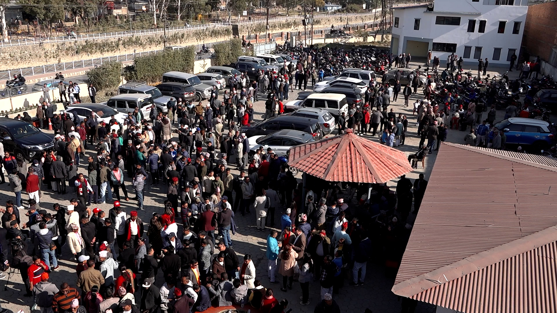 <span class='c1'>एमाले महाधिवेशनको पूर्वसन्ध्यामा</span> <span class='c2'>च्यासलमा रौनक</span>