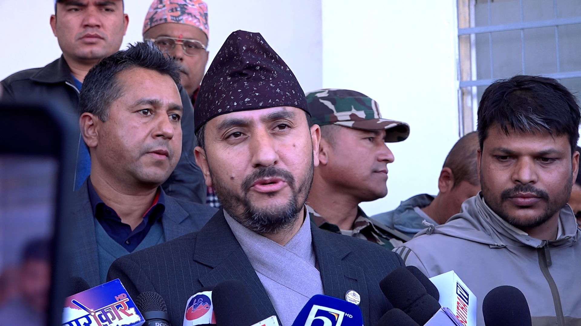 <span class='c1'>‘देश चुनावमा होमिएको छ, एमालेपनि चुनावमा</span> <span class='c2'>जान तयार छ’ जगदीश खरेल</span>